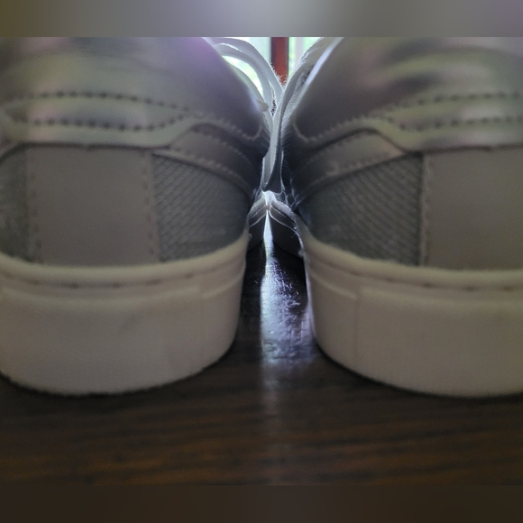 Universal Thread sneakers - Picture 7 of 9